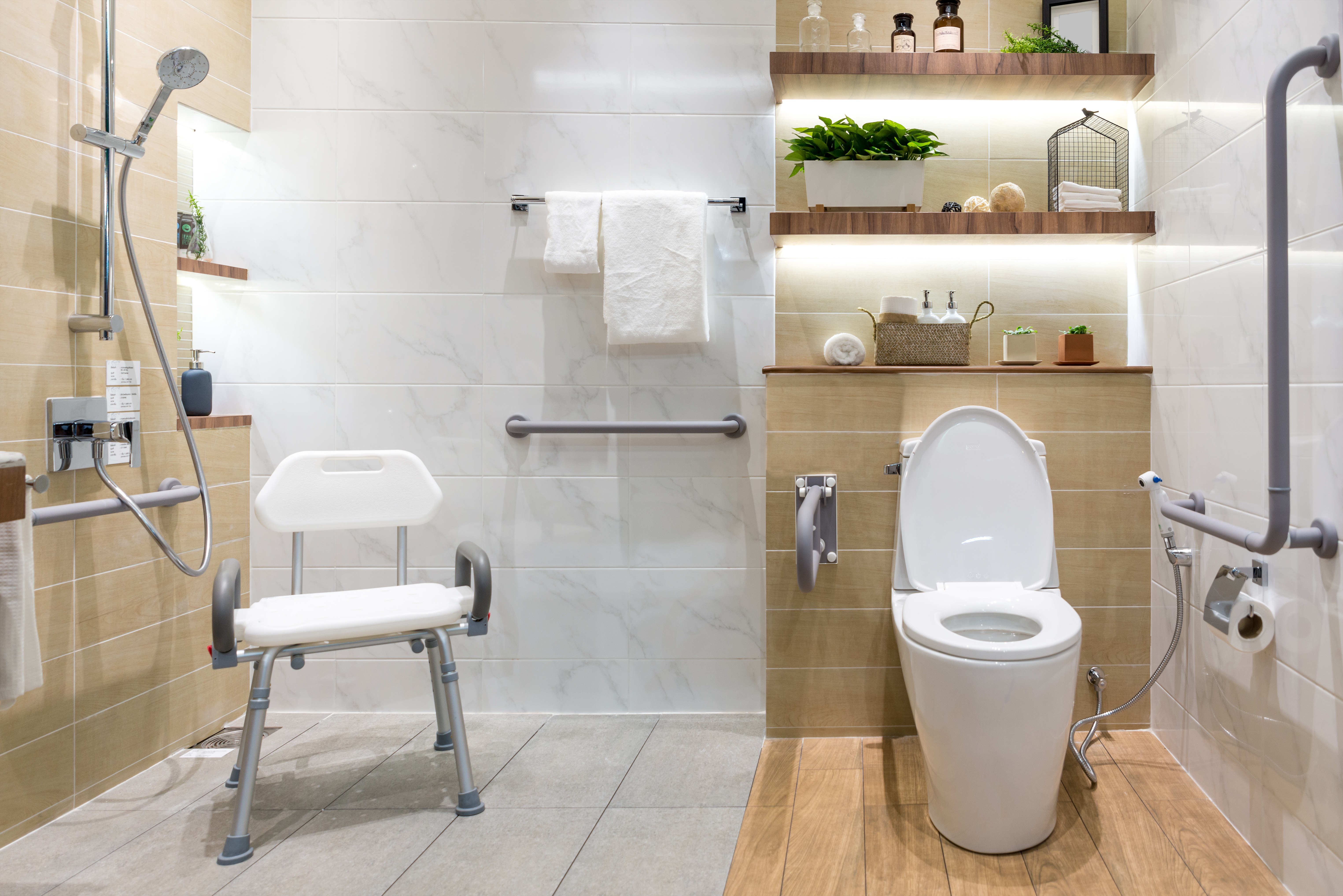 Sanitärhilfsmittel von Duschstuhl bis Toilettenrollstuhl & Sitzerhöhung